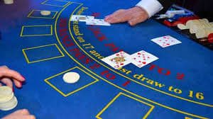Antarmuka French Roulette mposport di layar mobile dengan meja permainan dan tombol taruhan